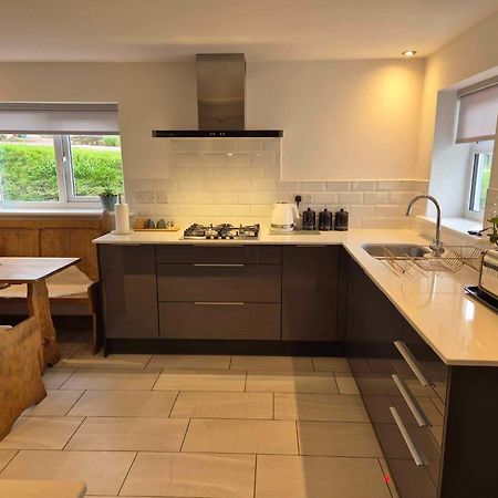 Poplars Cottage Usk Bagian luar foto