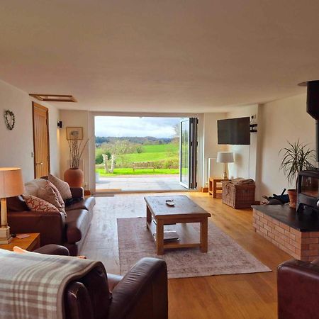 Poplars Cottage Usk Bagian luar foto