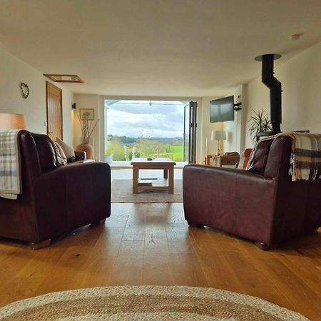 Poplars Cottage Usk Bagian luar foto